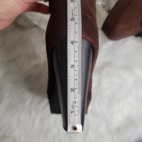 Suede ankle boots chunky high heel and laces. - Picture 8 of 12